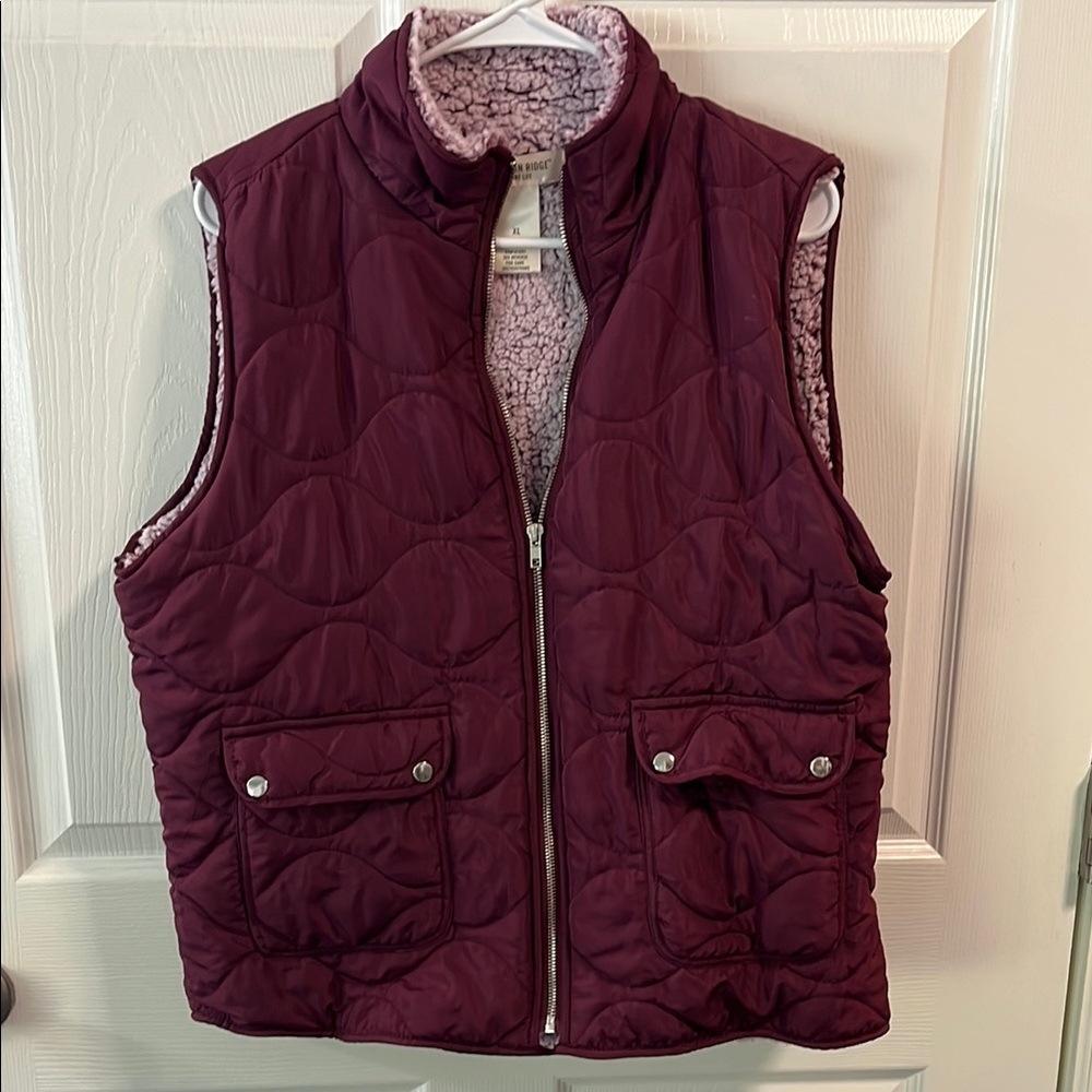 Women’s mountain ridge vest.